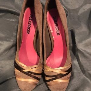 Used Tan heels size 7